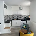 Apartment Hypercentre 27m2 Avec Balcon Et Parking