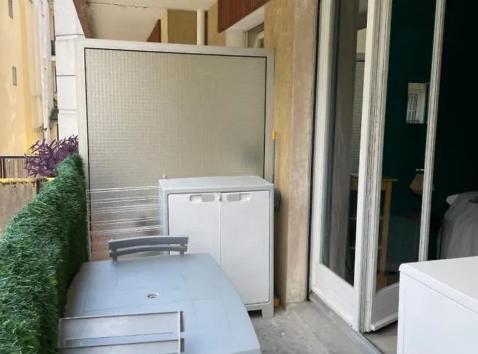 Hypercentre 27m2 Avec Balcon Et Parking * 艾克斯莱班